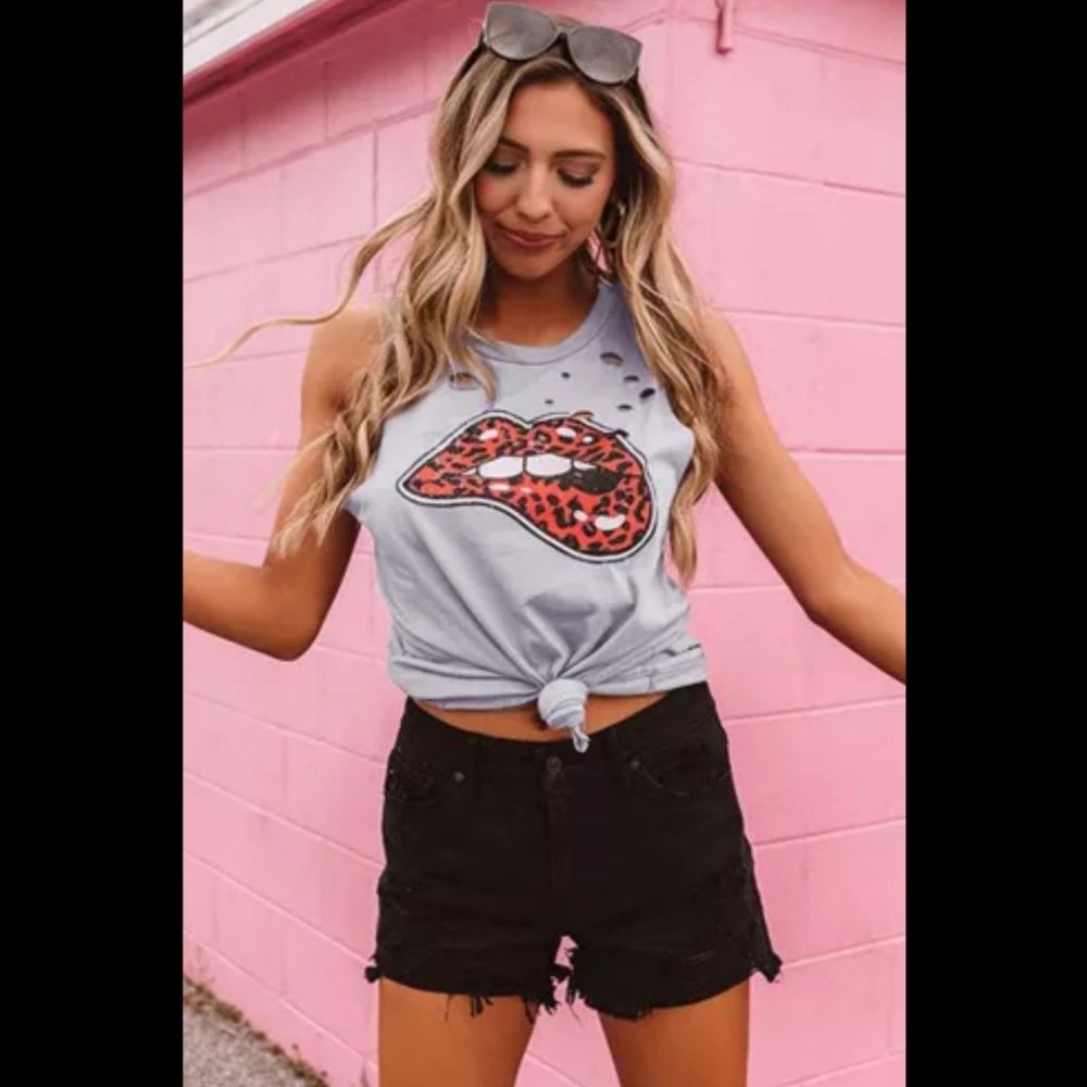 ‼️CLEARANCE PRICE FIRM‼️ Leopard Lips Distressed Tank In Gray - Picture 5 of 7